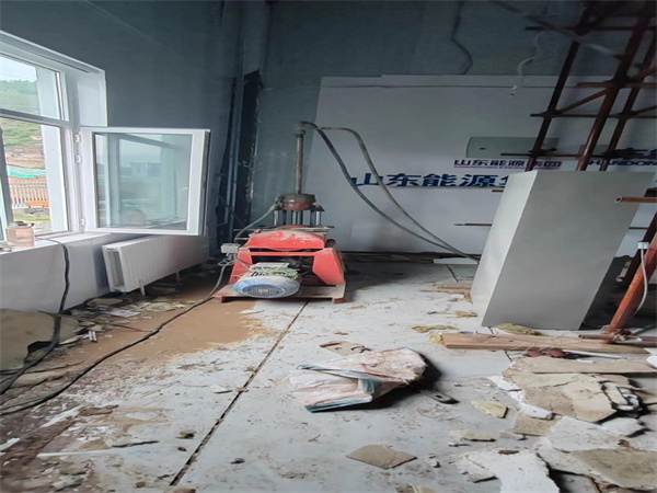 源汇地基基础下沉墙体裂缝加固注浆顶升施工